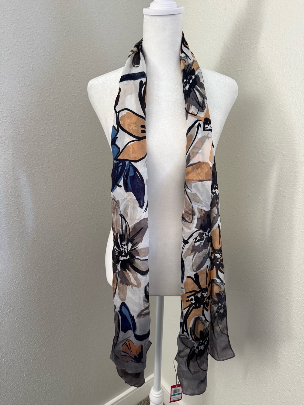 Vince Camuto Watercolor Floral Oblong Scarf Stellar Grey NWT